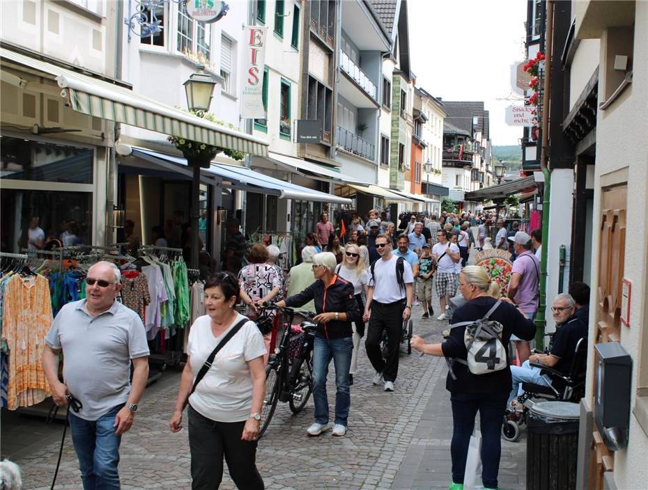 „Sommerbunt“ shoppen, schlendern und genießen