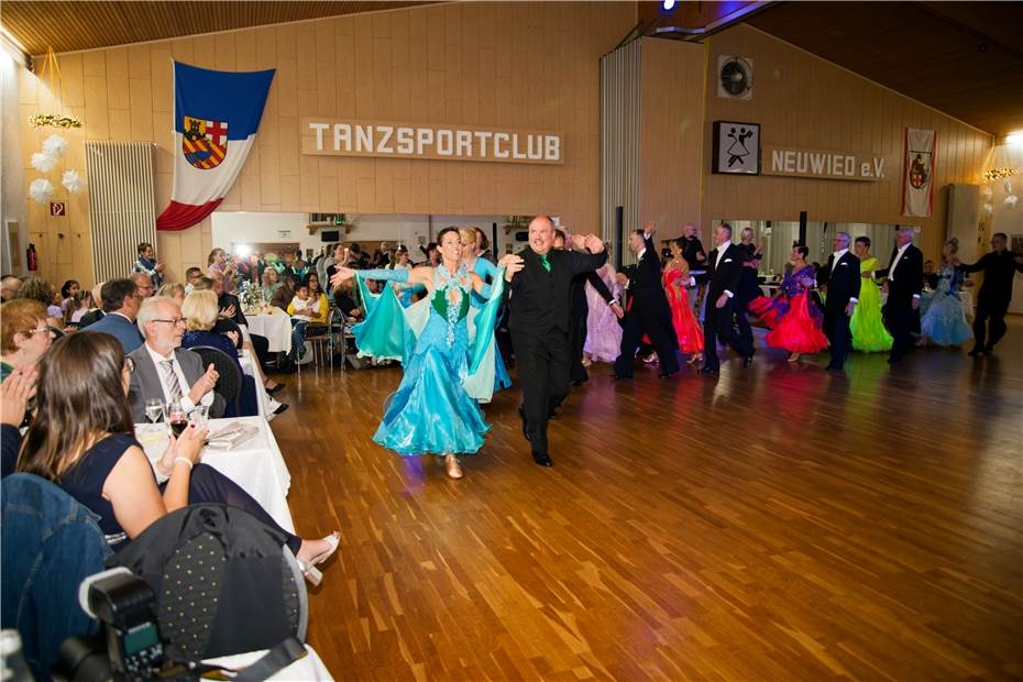 Magische Tanznacht beim
Sommerball des Tanzsportclub Neuwied