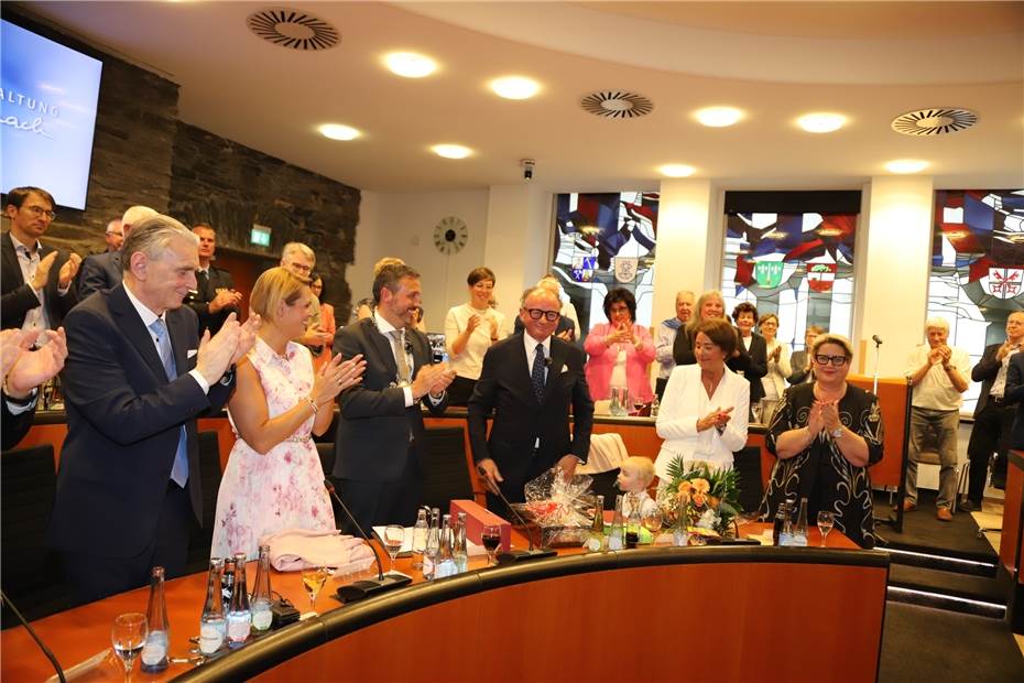 Standing Ovation bei der Ernennung im Historischen Rathaus