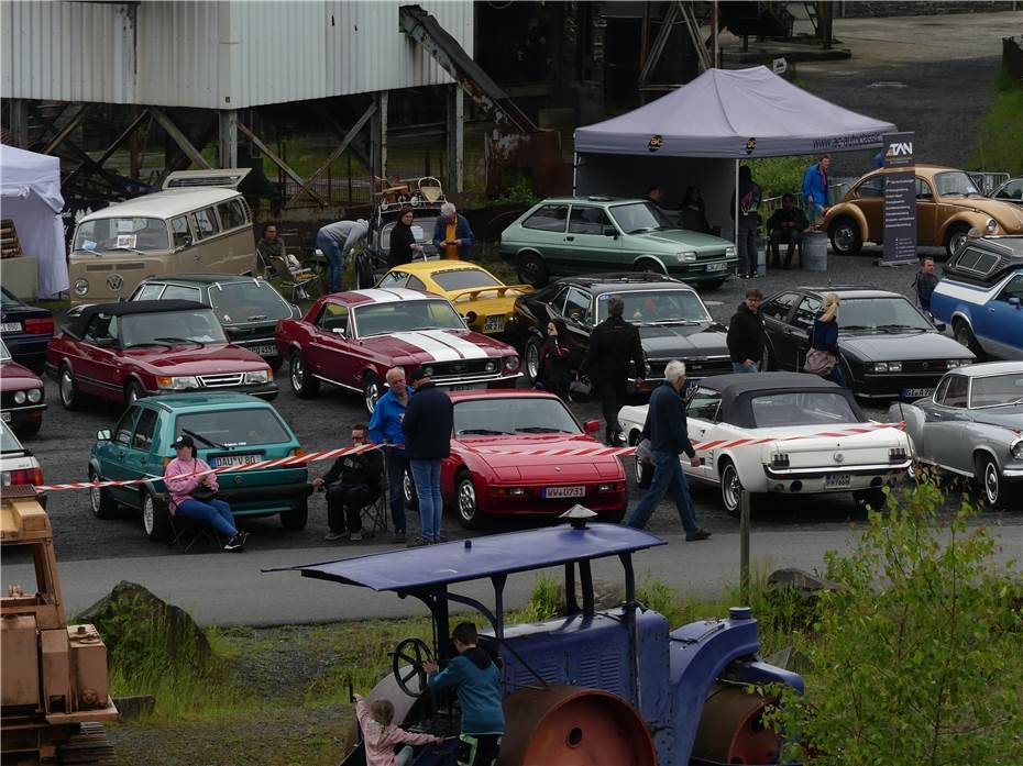 Schaulaufen bei Oldtimer im (Stöffel-)Park