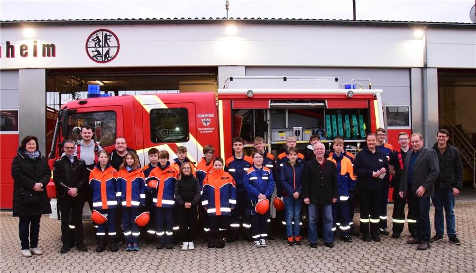 Spendenübergabe an die Jugendfeuerwehr