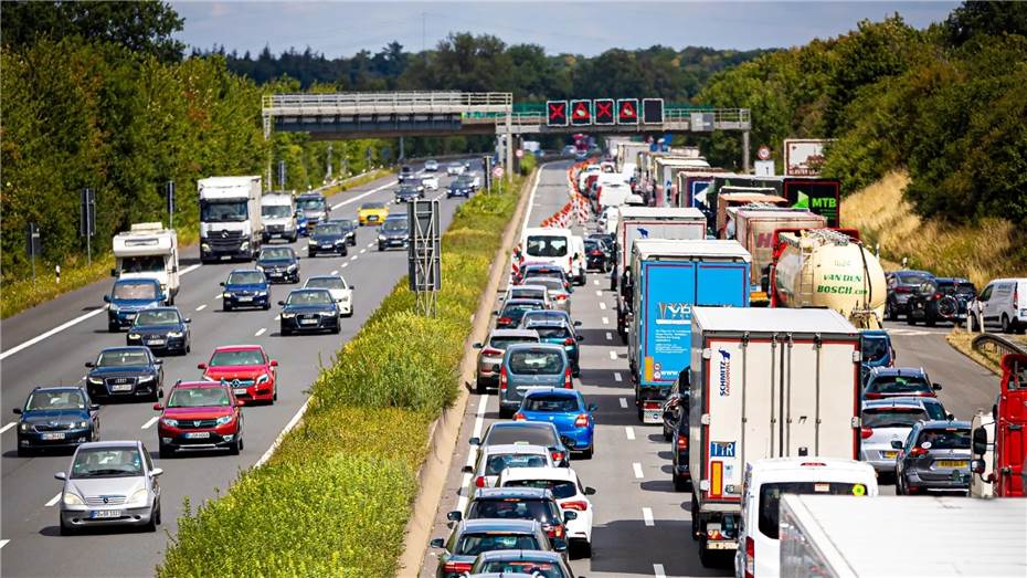 Lange Staus auf der Rückreise befürchtet: In acht Bundesländern ist das Ferienende in Sicht.