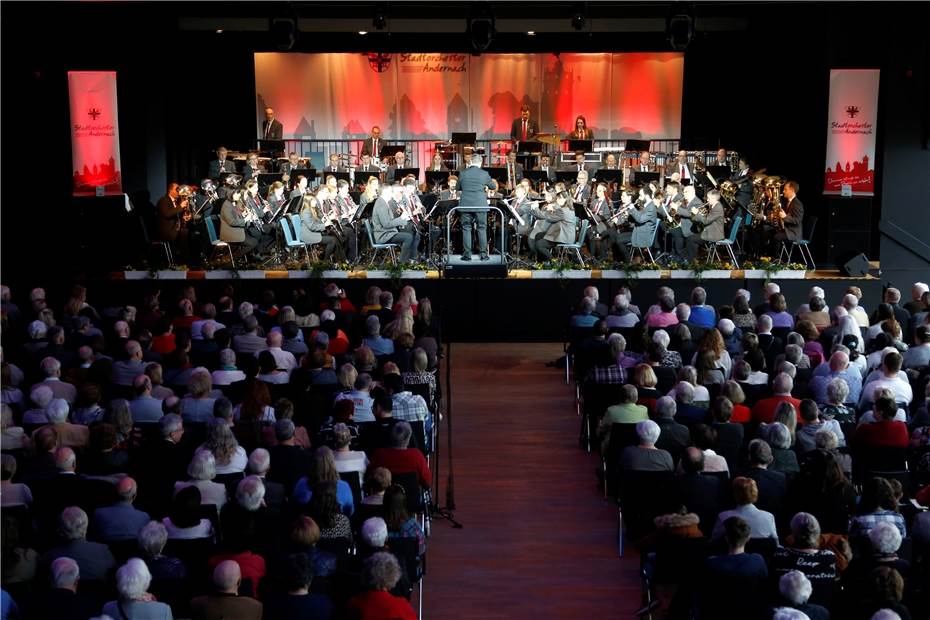 Schweiz steht musikalisch
im Vordergrund des Konzerts