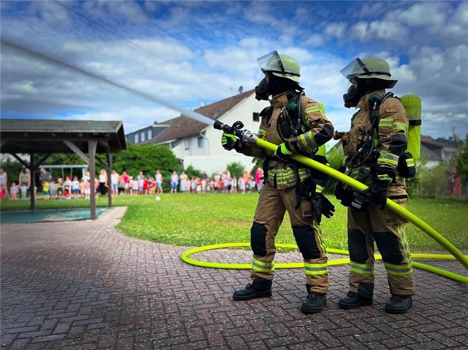 Feuerwehr simuliert
Brand in Kindergärten