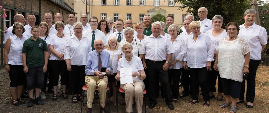 Wessel Freiherr von Loë erhält
Fürst Salm-Reifferscheidt-Dyck-Plakette