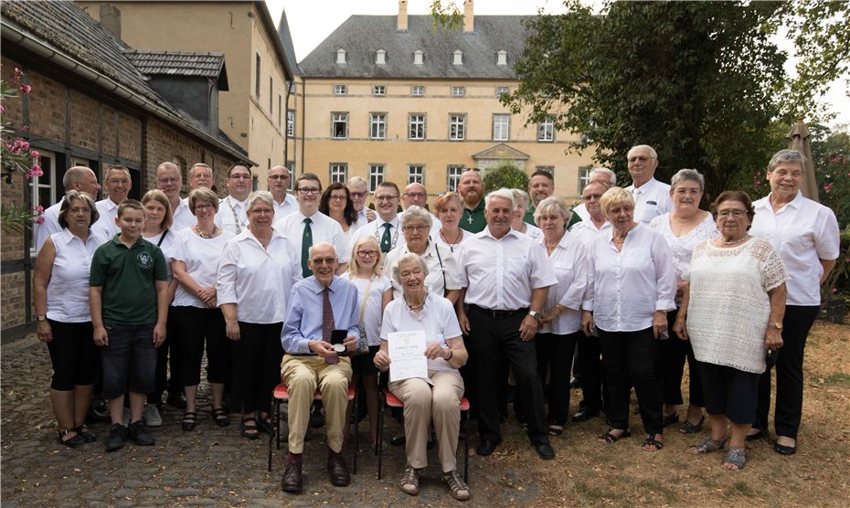 Wessel Freiherr von Loë erhält
Fürst Salm-Reifferscheidt-Dyck-Plakette