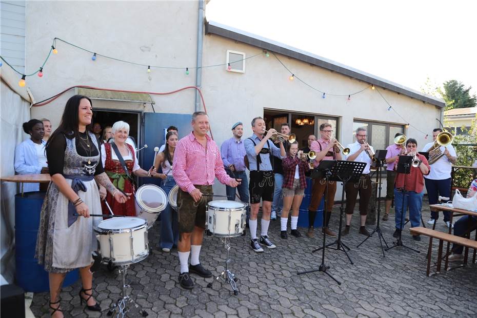 Zünftige Feier in der Funkenhalle