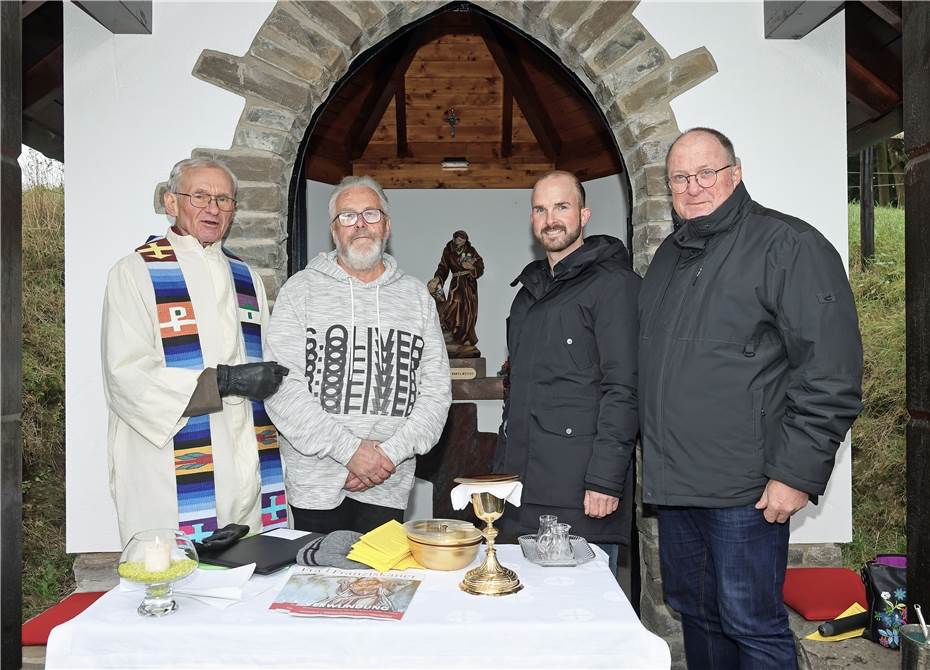 Wackelslochkapelle bei Winnerath eingeweiht