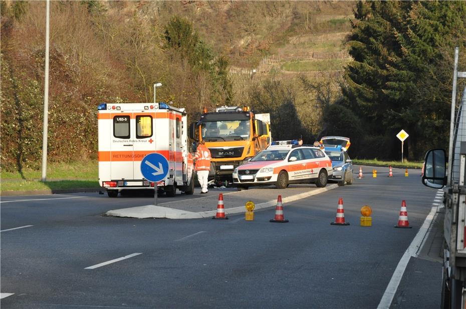 Radfahrerin von Lkw erfasst und tödlich verletzt