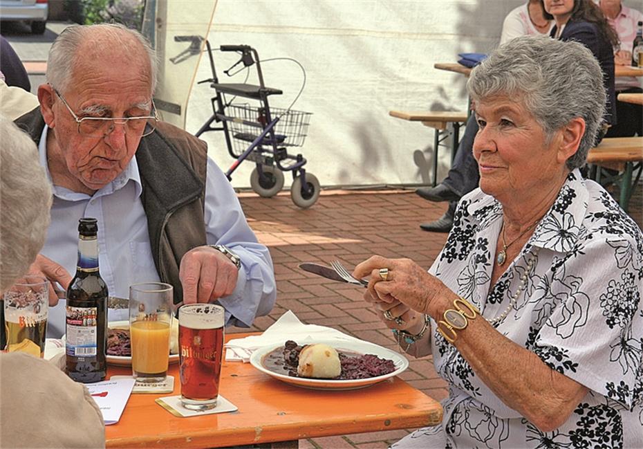 Sibbeschröm, Kniffel und
deftiges Essen waren angesagt