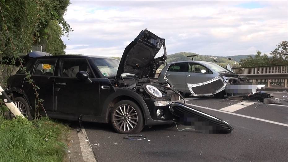 Remagen: Zwei Schwerverletzte nach Frontalcrash auf B9