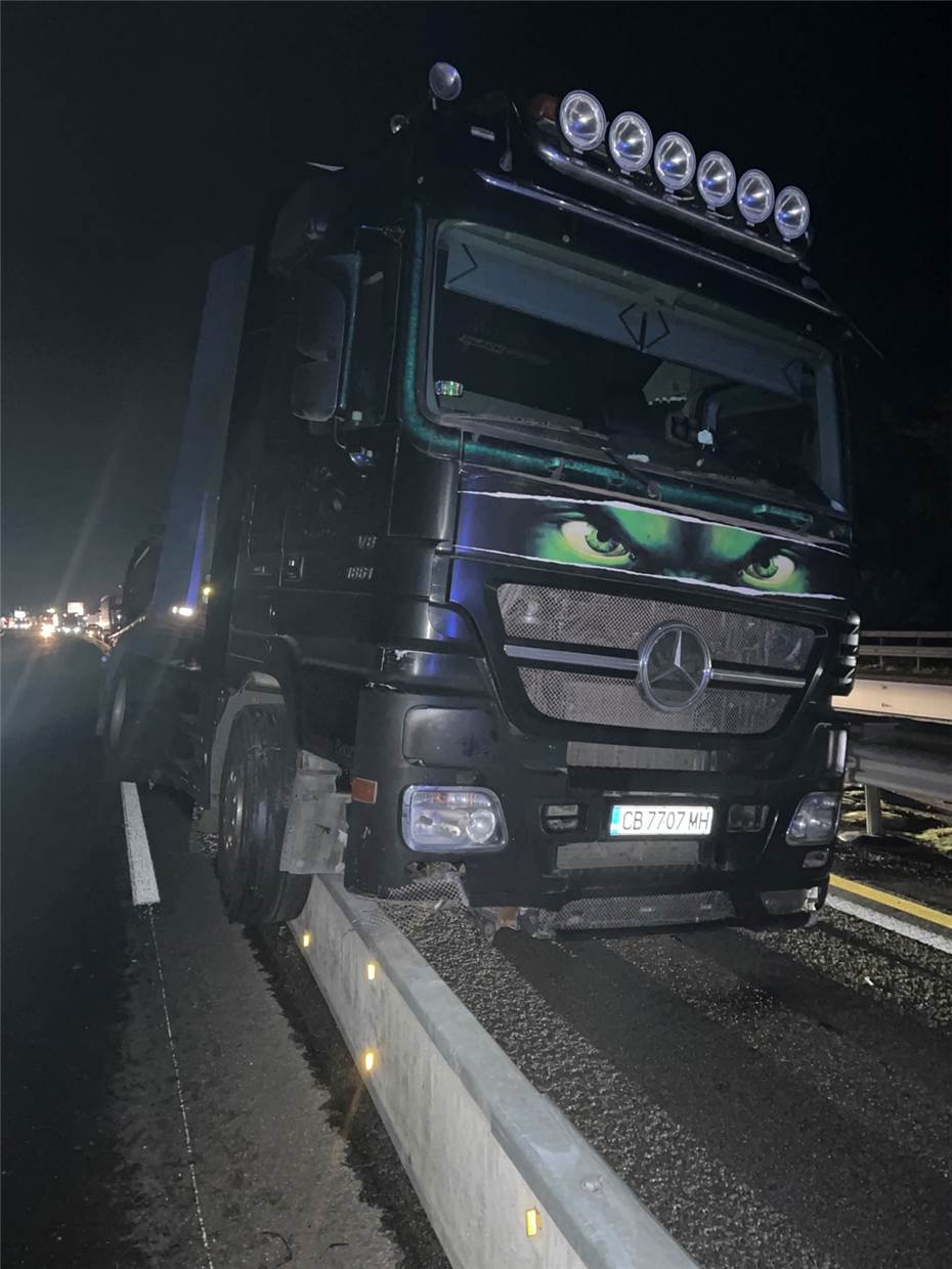 A61 bei Niederzissen: LKW verkeilt sich in Baustelle