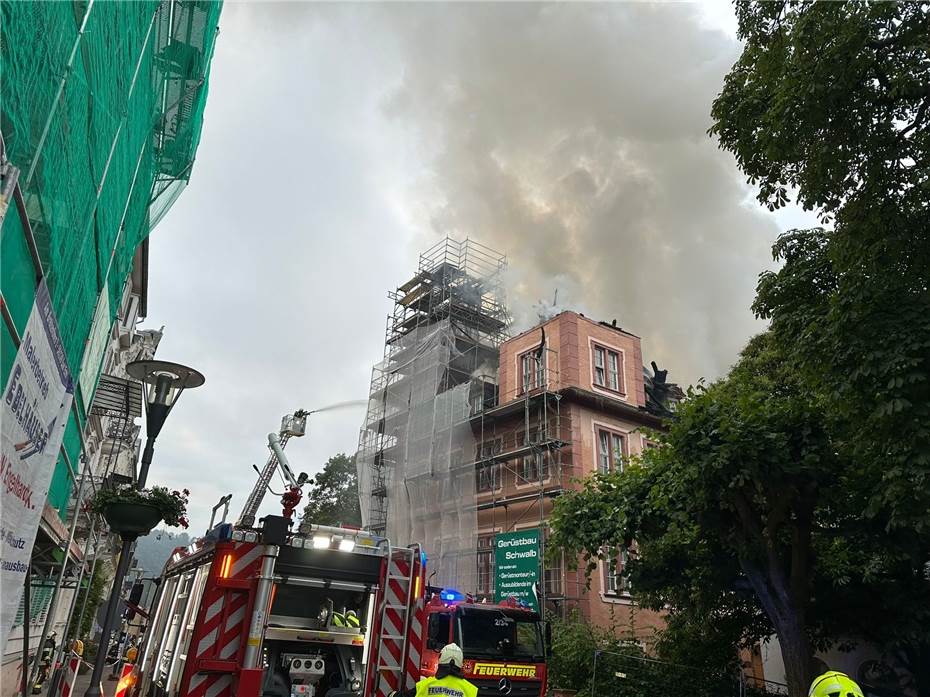 Vollbrand eines historischen Gebäudes in Bad Ems 