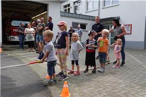 Kinderolympiade und
Flutwein für den guten Zweck