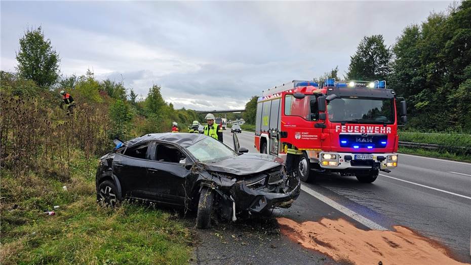 Frau nach Fahrzeugüberschlag auf der Autobahn im Krankenhaus