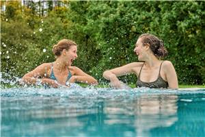 Erfrischung pur: Badeseen und Schwimmbäder in der Region