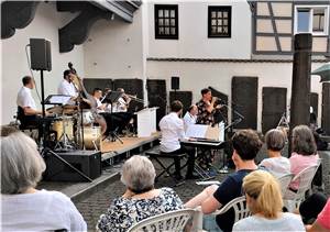 Jubilee Ballroom Orchestra und Britta Schreiner erinnern an Starsängerin