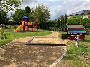 Spielplatz nach langer
Wartezeit wieder geöffnet