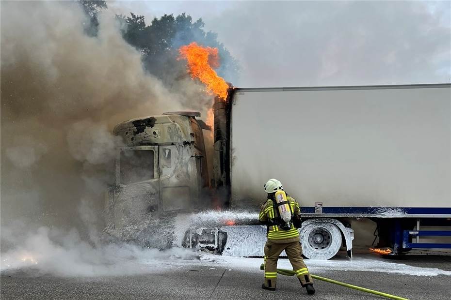 Westerwald: Brennender Lkw auf A3 sorgt für riesigen Stau