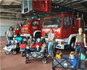 „Tatütata“ als Thema des Tages: Kinder begeistert vom Besuch bei der Feuerwehr