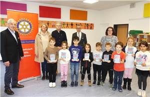 Rotary Club Cochem-Zell verschenkt Bücher