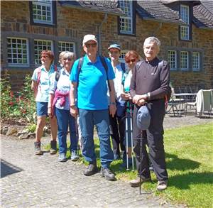 Wanderung zum
Waldgut Schirmau