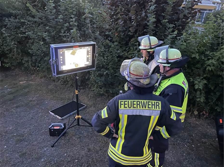 Dachstuhlbrand bei Königswinter fordert bis zu 100 Einsatzkräfte