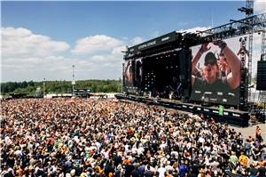 Rock am Ring: Fans feiern bei idealen Festivalbedingungen