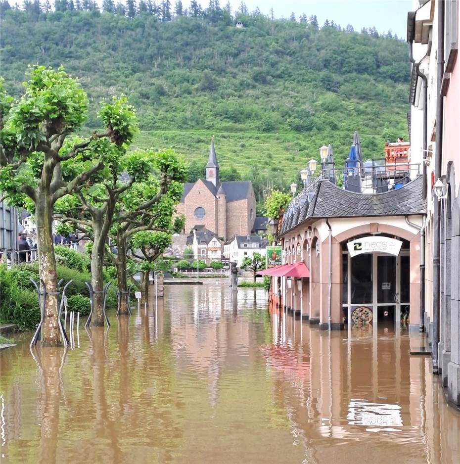 Hochwasser bei Cochem: Wasser steht bei 8 Metern
