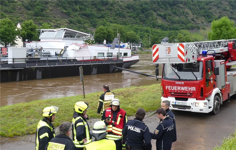 Schiffsunfall auf der Mosel: Erheblicher Schaden, ein Verletzter