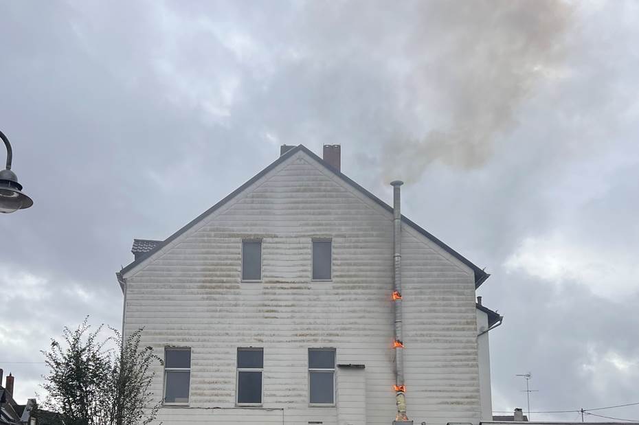 Gebäudebrand in Plaidt: Türen und Fenster geschlossen halten