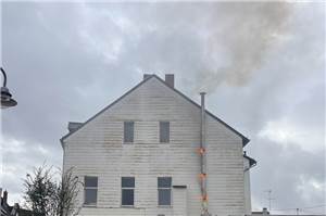 Gebäudebrand in Plaidt: Türen und Fenster geschlossen halten