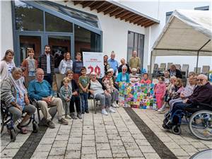 Generationenverbindendes Kunstwerk zum Internationalen Tag der Familie