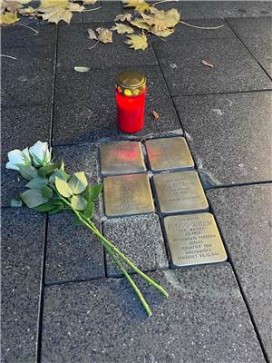 Stolpersteine als Zeichen
gegen Antisemitismus gereinigt