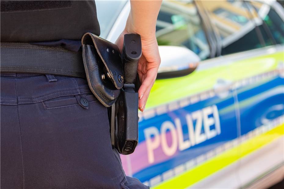 Durch machetenähnlichen Gegenstand am Kopfbereich getroffen