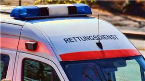 Neuwied: Ersthelfer befreien Fahrerin aus umgestürztem Auto