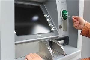 Bad Hönningen: Diebstahl einer Geldbörse am Bankautomat