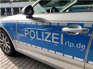 Fahrer (86) übersieht kleine Laufradfahrerin