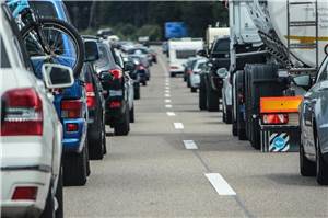 Nach Unfall auf der B9: Autofahrer fährt durch Rettungsgasse