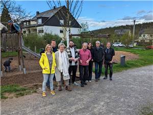 Große Freude über viele neue Bäume