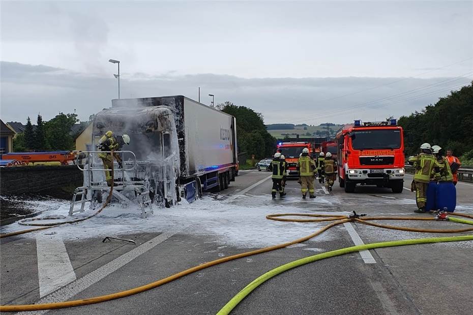 Westerwald: Brennender Lkw auf A3 sorgt für riesigen Stau