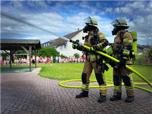 Feuerwehr simuliert
Brand in Kindergärten