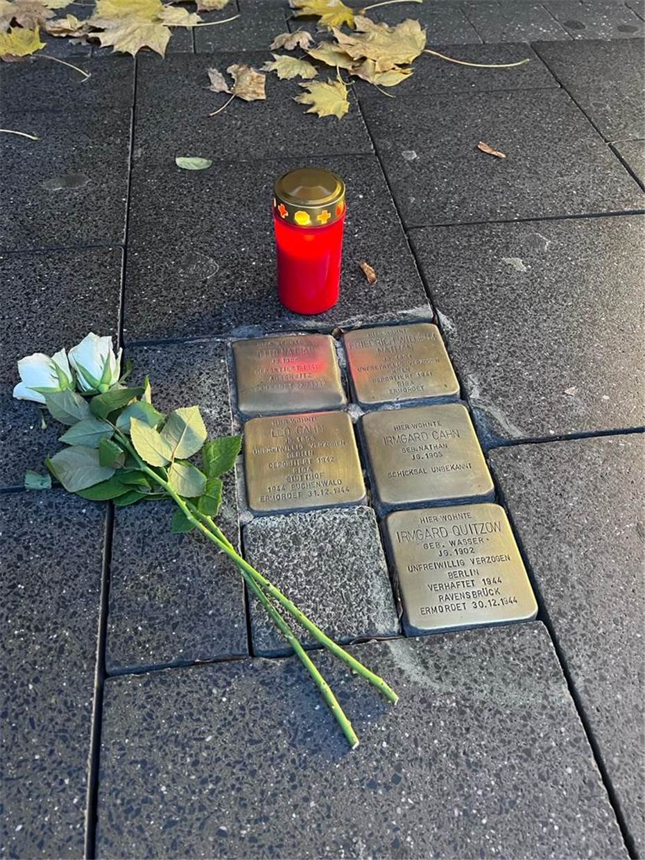 Stolpersteine als Zeichen
gegen Antisemitismus gereinigt