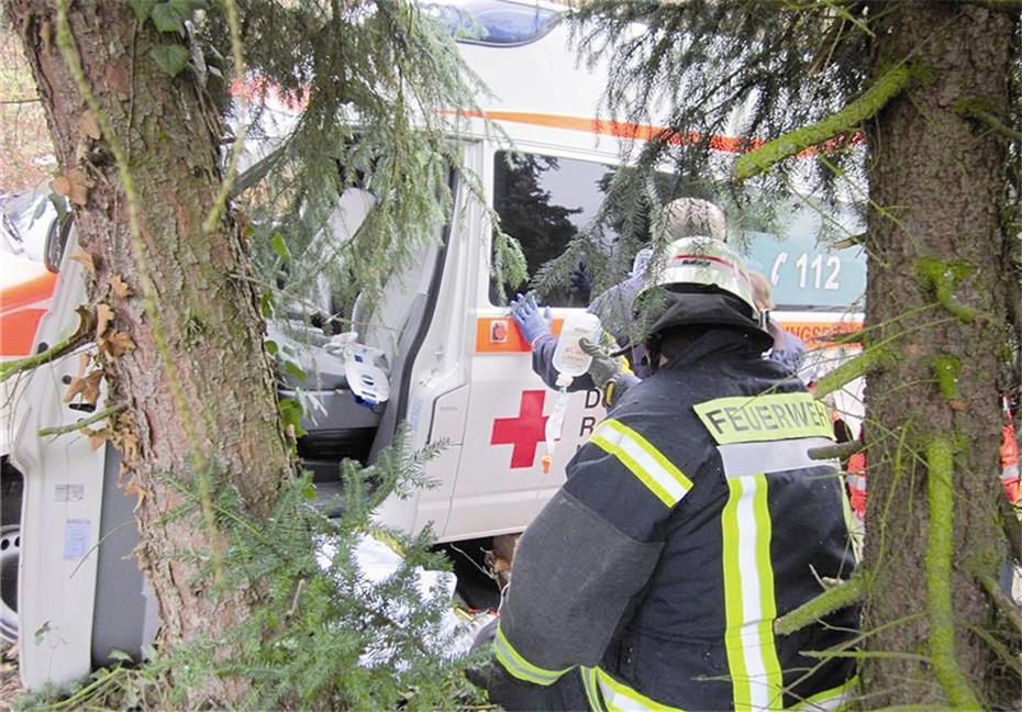 Person Unter Fahrzeug Eingeklemmt