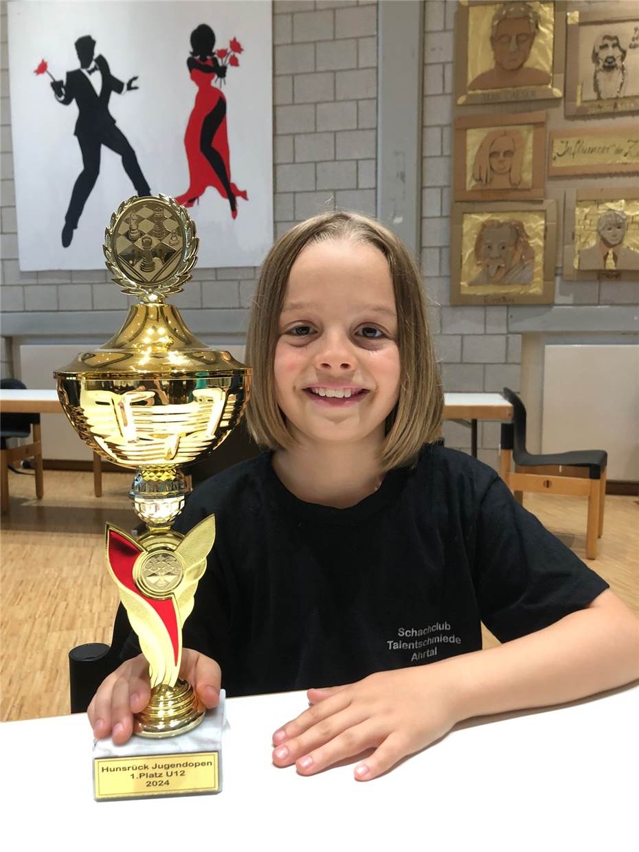 Fjodor Jung holt ersten Pokal
– Aufsteiger erreicht Unentschieden in Trier