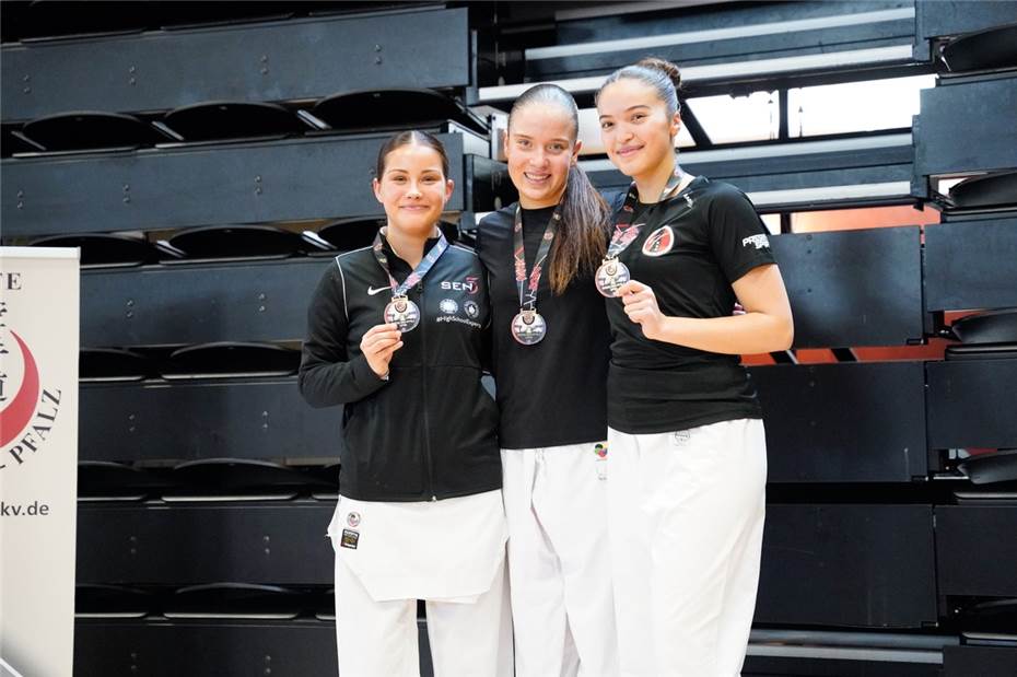 Mayener Karateka erkämpfen acht Medaillen