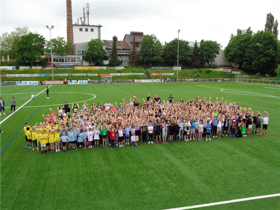 Über 500 Läufer zeigten im Mendiger Stadion sportliche Leistungen