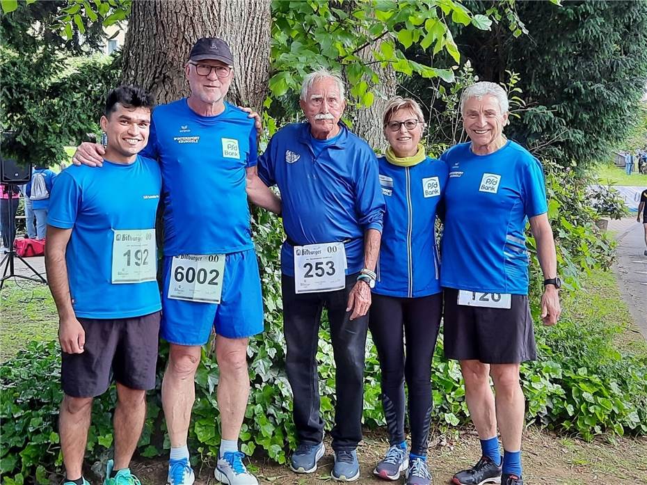 Kleine LG-Mannschaft beim Deichlauf in Neuwied