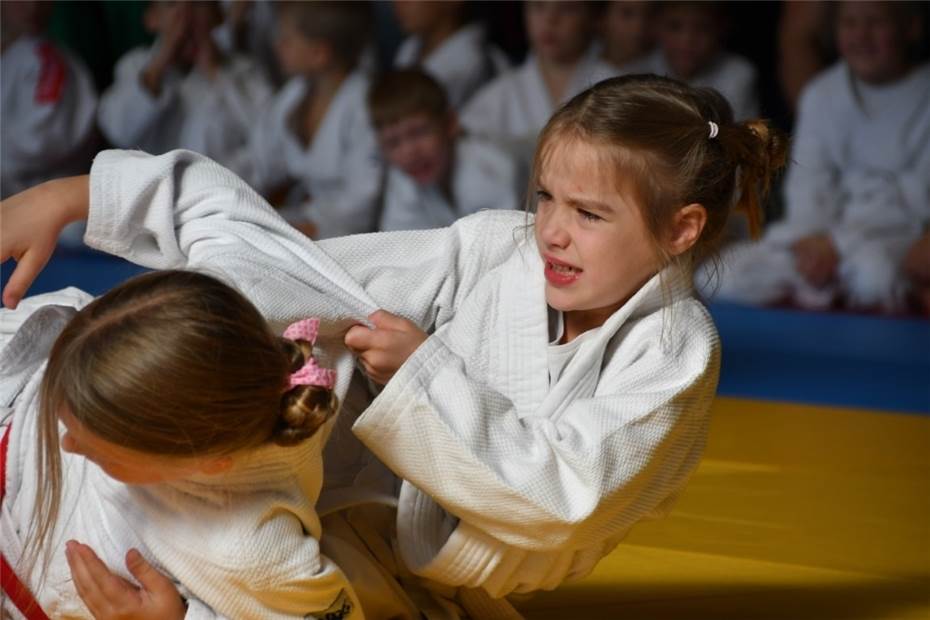 20 Judoka auf dem Treppchen