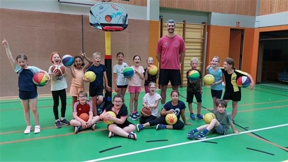 Eine Woche Intensivkurs Basketball mit Ex-Profi Miloš Drca